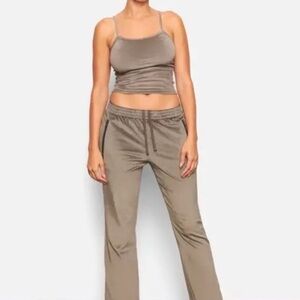 SKIMS Velour Jogger Women’s Size Large Caramel Brown Color